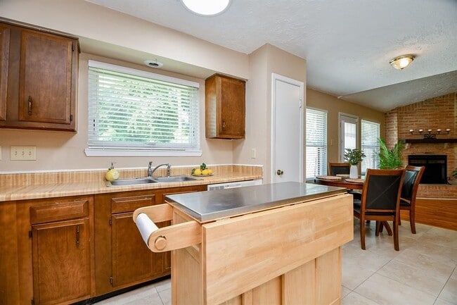 Building Photo - 2614 Cobble Ridge Dr