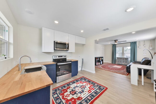 Building Photo - 315 W Norwood Ct