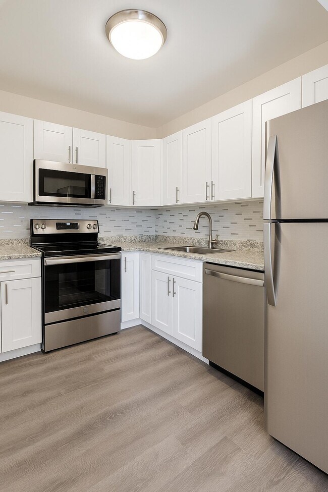 Building Photo - 2716 Vandiver Dr