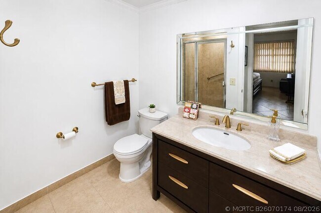 Building Photo - 567 Burgundy L