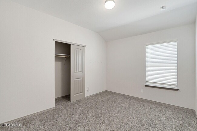 Building Photo - 1129 Indigo Sky St