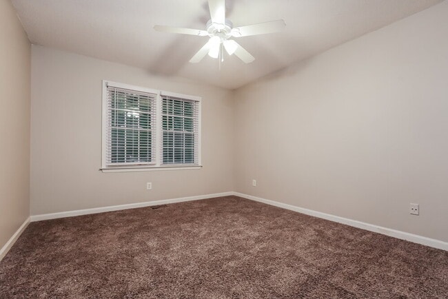 Building Photo - 107 Springwater Trce