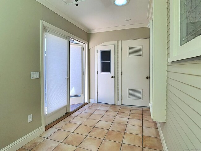 Building Photo - Charming Home with Prime Location & Ample Living Space