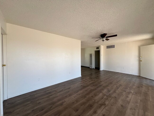 Building Photo - 3 Bedroom 1 bathroom House located near a Schools, Community Park and Public Swimming Pool.