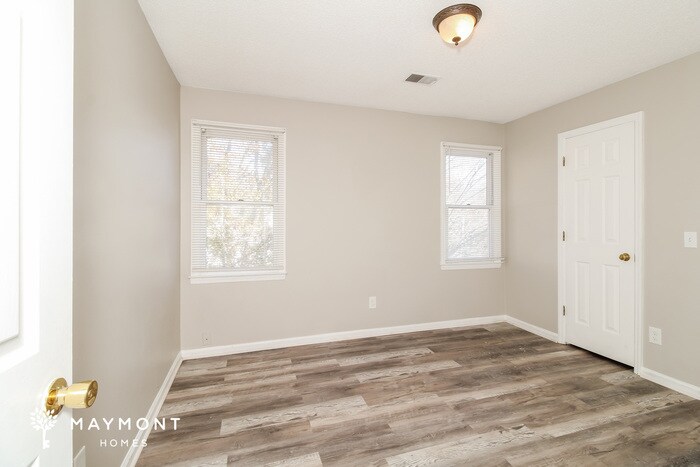 Building Photo - 121 Silvermill Rd