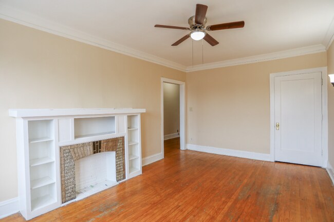 Building Photo - 4747 N Kenneth Ave