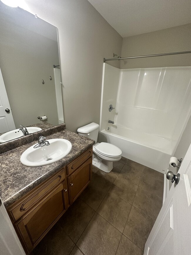 Building Photo - 916 Thunder Creek Dr