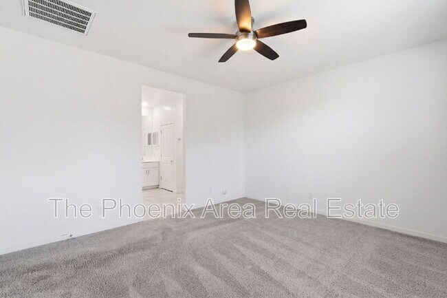 Building Photo - 40643 W Shaver Dr