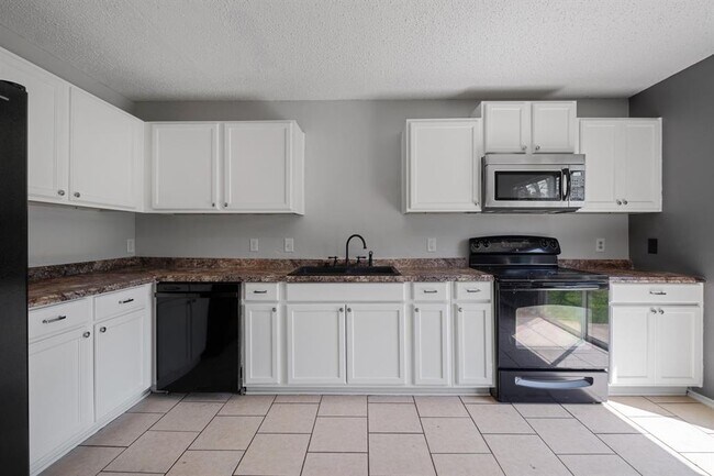 Building Photo - 2412 Byfield Dr