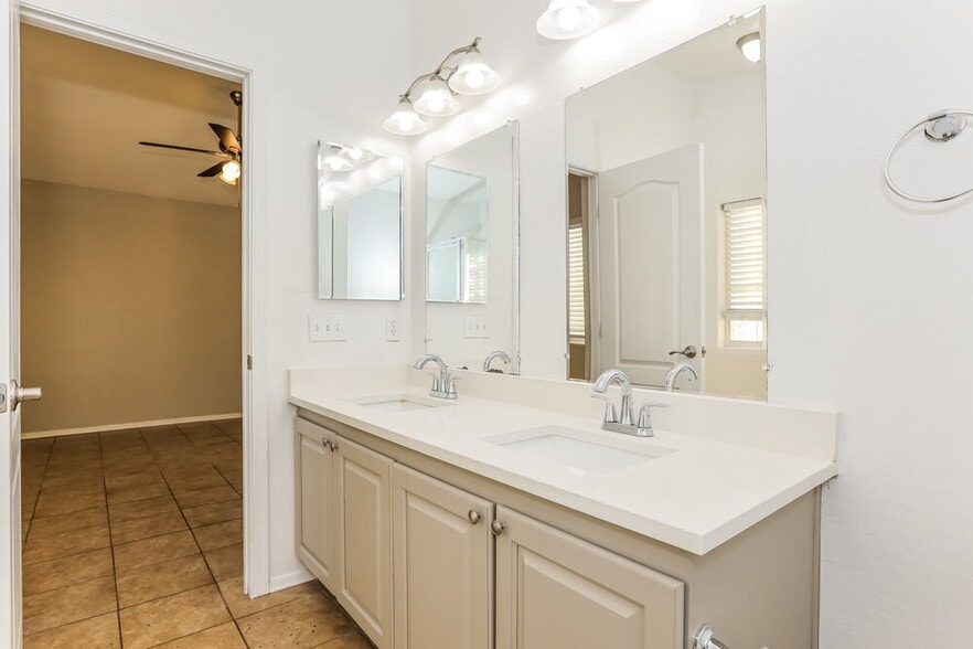 Building Photo - 1921 E Buffalo St