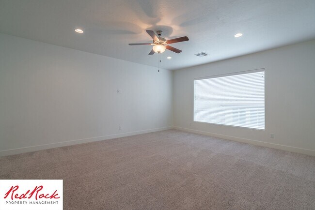 Building Photo - Pet Friendly 4 Bedroom Little Valley Home ...