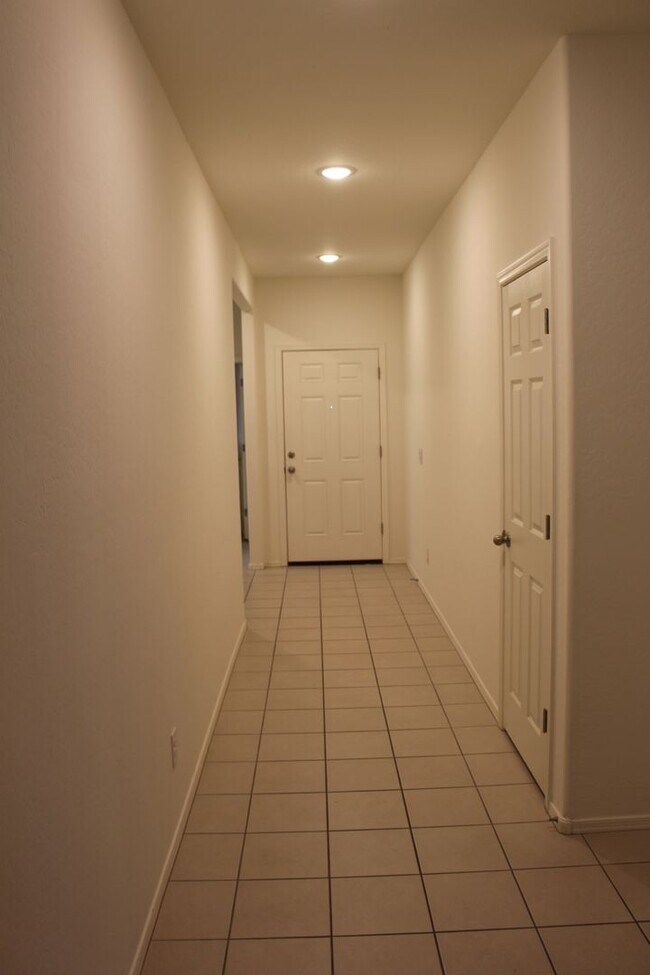 Building Photo - 250 W Kona Dr