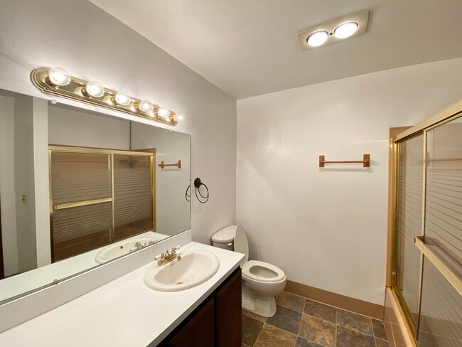 Building Photo - 34 foot boat slip included in rent!  Spacious 3 bedroom Jantzen Beach condo