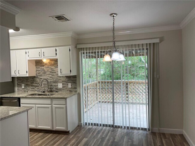 Building Photo - 10622 Golden Quail Dr