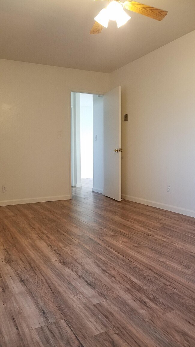 Building Photo - 12608 Julian Ave