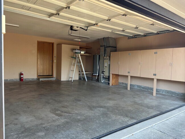 Building Photo - 601 High Ct