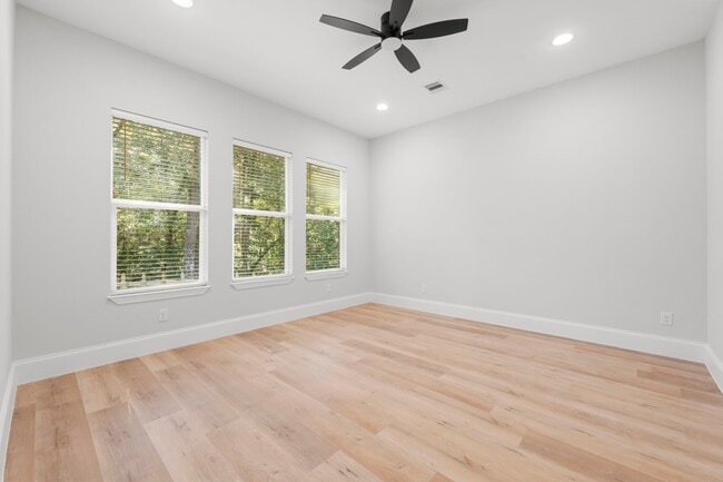 Building Photo - 3532 White Oak Point Dr
