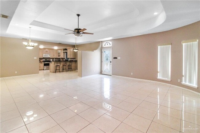 Building Photo - 715 Lake View Dr