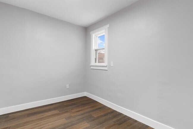 Building Photo - 410 76th St