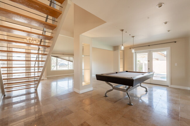 Building Photo - 1325 W Lobo Ave