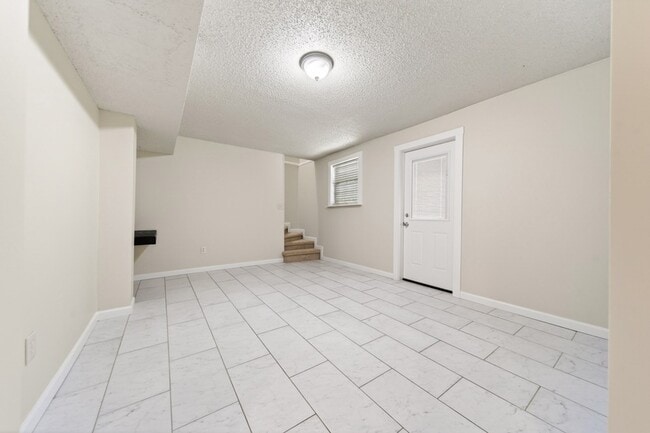 Building Photo - 235 Savely Dr