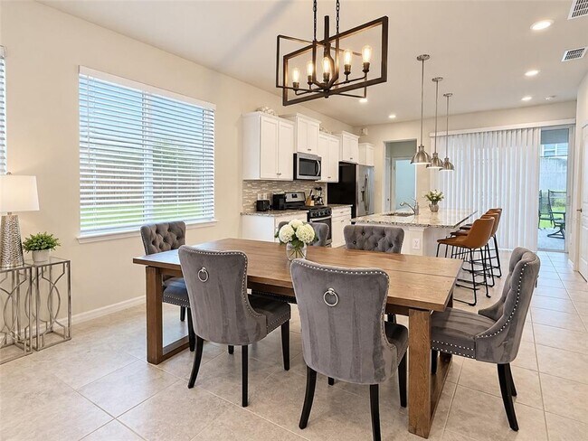 Building Photo - 7328 Oakmoss Loop