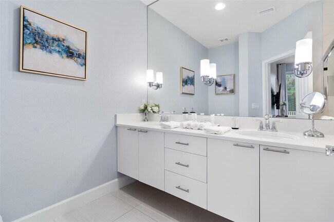 Building Photo - 1601 Tranquil Ave