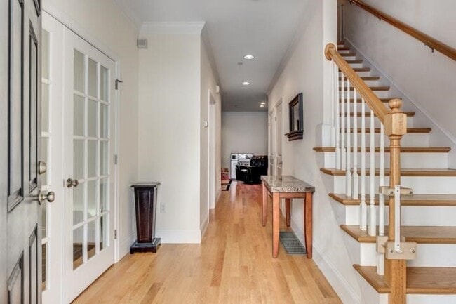 Building Photo - 142 Bigelow St