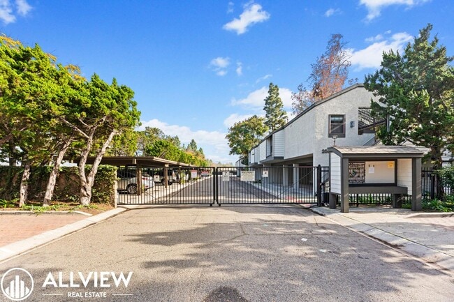 Building Photo - Beautifully Renovated 2-Bed, 2-Bath Home in a Gated Community!