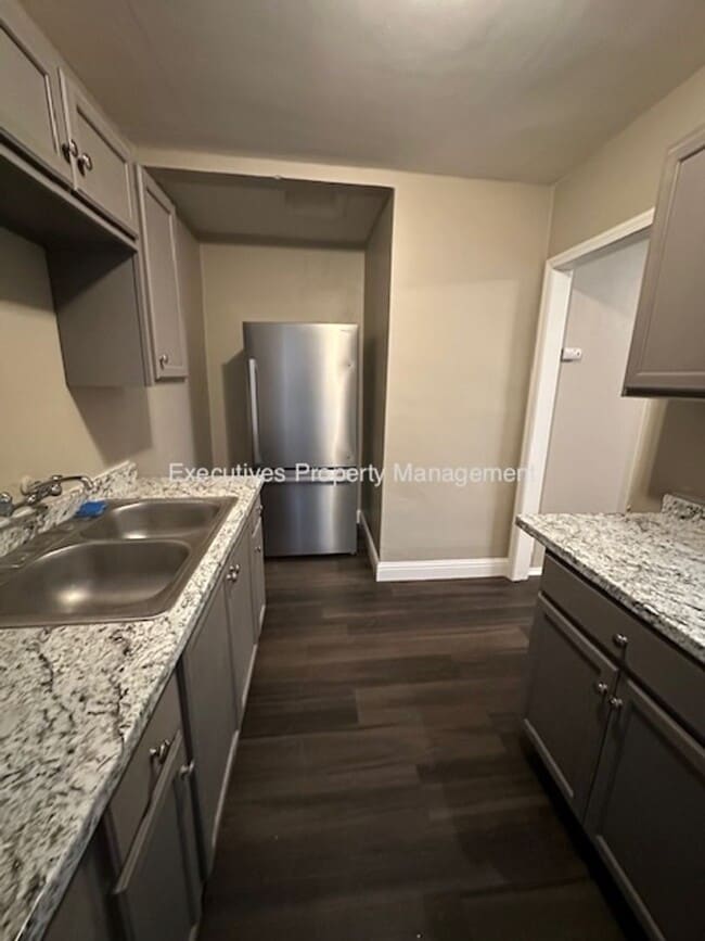 Building Photo - 2324 Q St