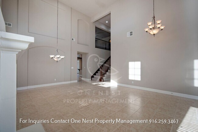 Building Photo - Fantastic - one of a kind 5 bdrm 4 bth home with pool