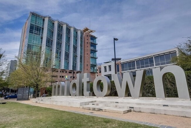 Building Photo - 2000 Bagby St