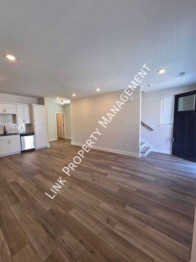 Building Photo - Brand New Townhome 3/3 Downtown near UTC and Erlanger