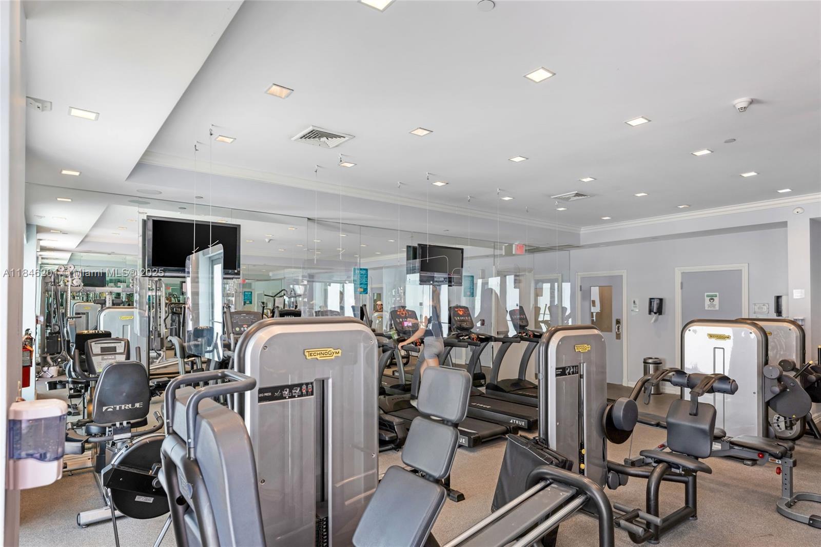 Building Photo - 300 Sunny Isles Blvd