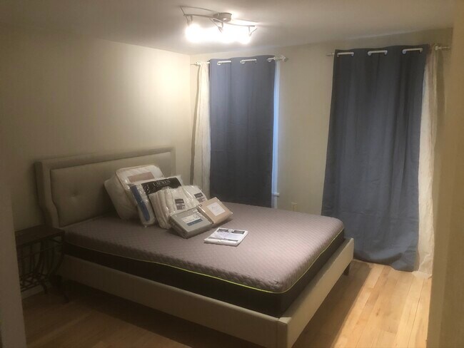 Building Photo - Spring