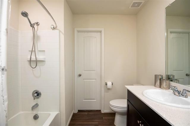 Building Photo - 1215 Fairford Rd