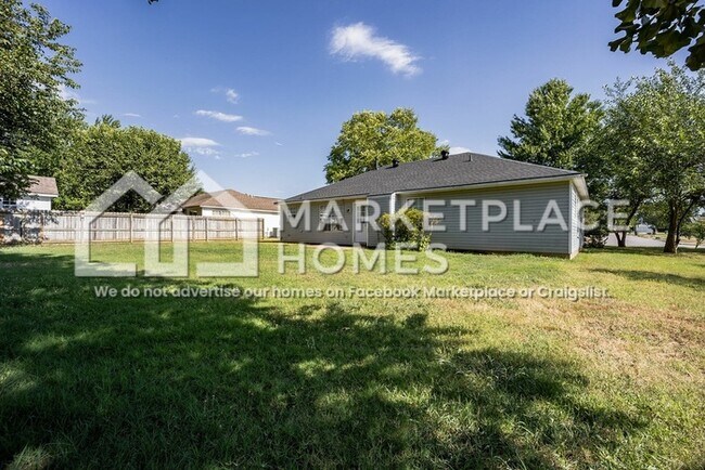 Building Photo - 490 Aster Ave