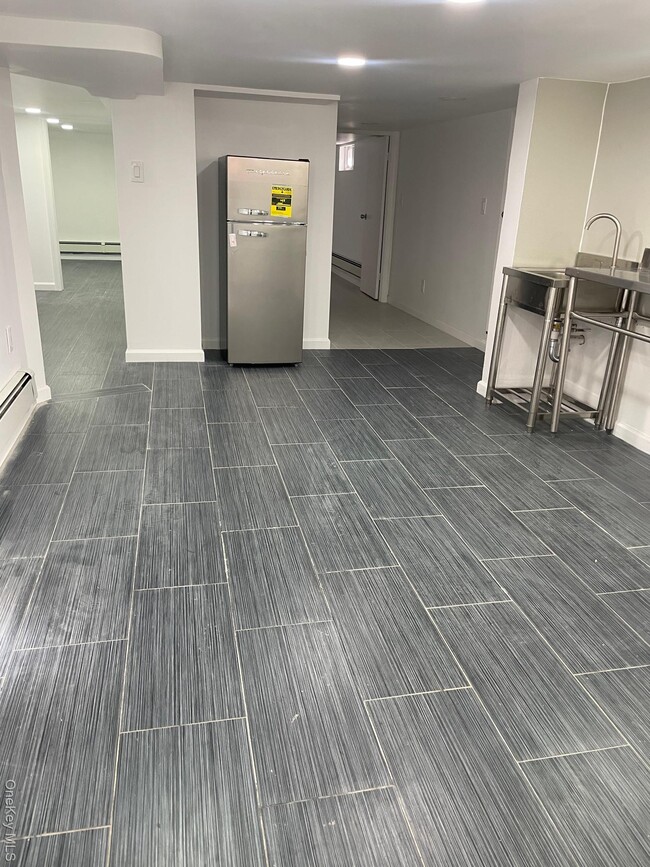 Building Photo - 2754 Homan Pl