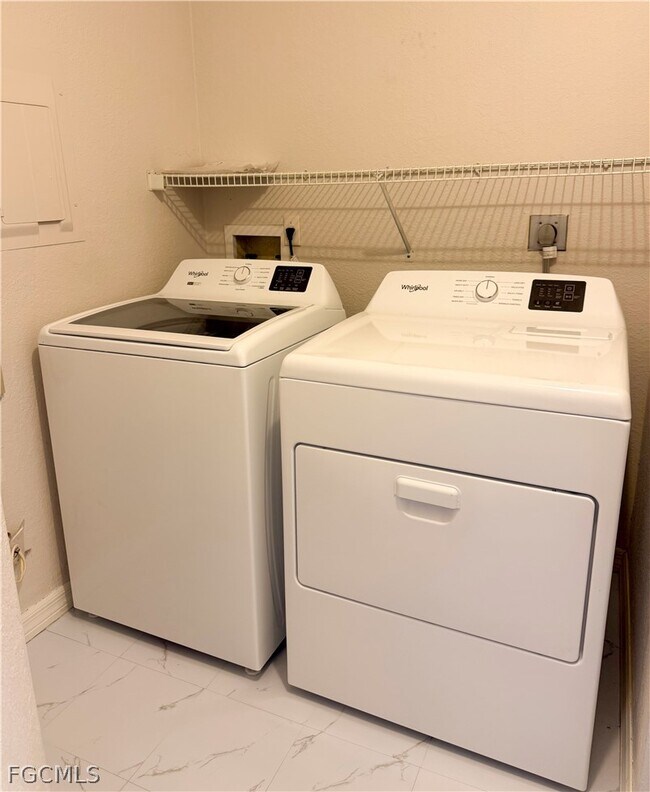 Building Photo - 732 Woodshire Ln