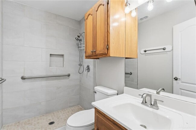 Building Photo - 21 S 25th St