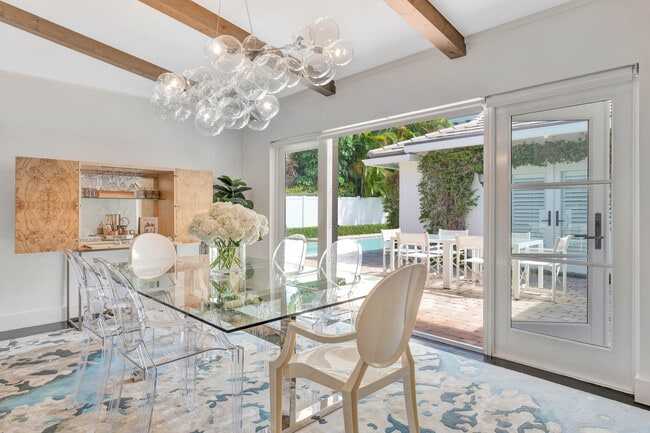 Building Photo - 136 Worth Ct S