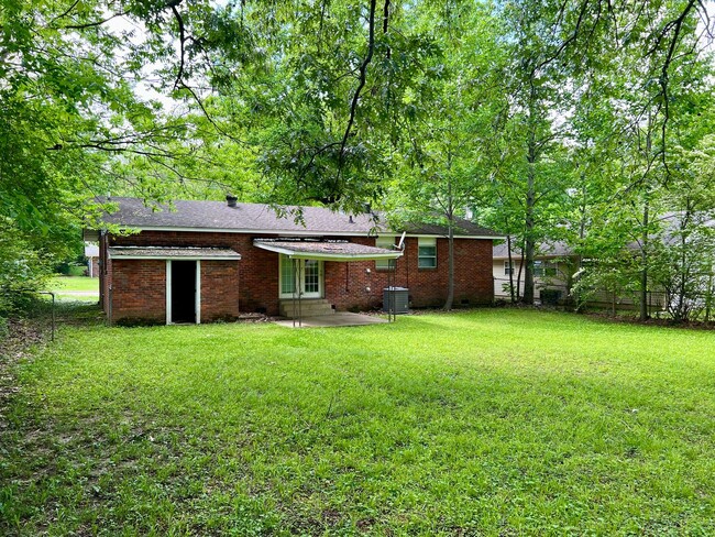 Building Photo - For Rent - 3 Bedroom 1 Bath