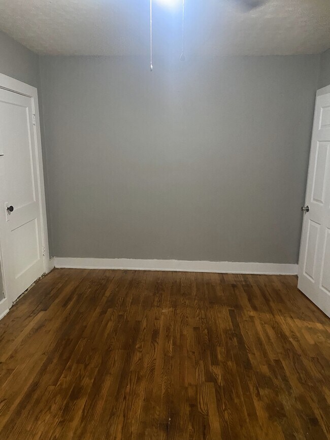 Building Photo - 110 Breckenridge St