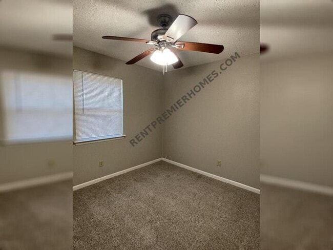 Building Photo - 10001 Forester Cove