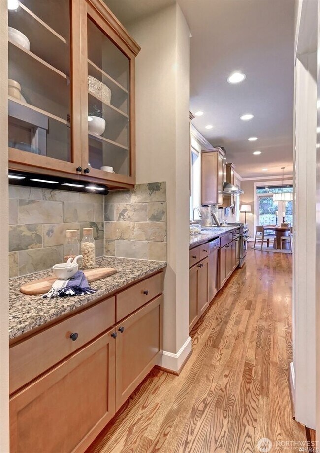 Building Photo - 4bd/2.5ba Kirkland House