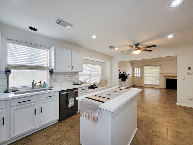 Building Photo - 5810 Forest Land Dr