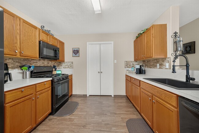 Building Photo - 8311 Tartan Ct