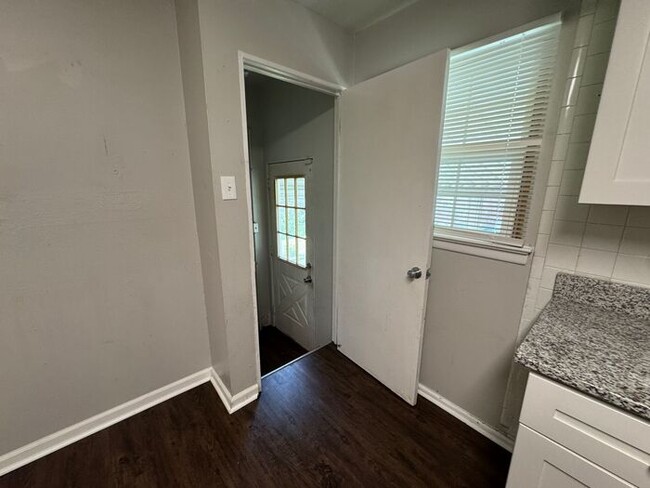 Building Photo - 8602 Gwin Dr