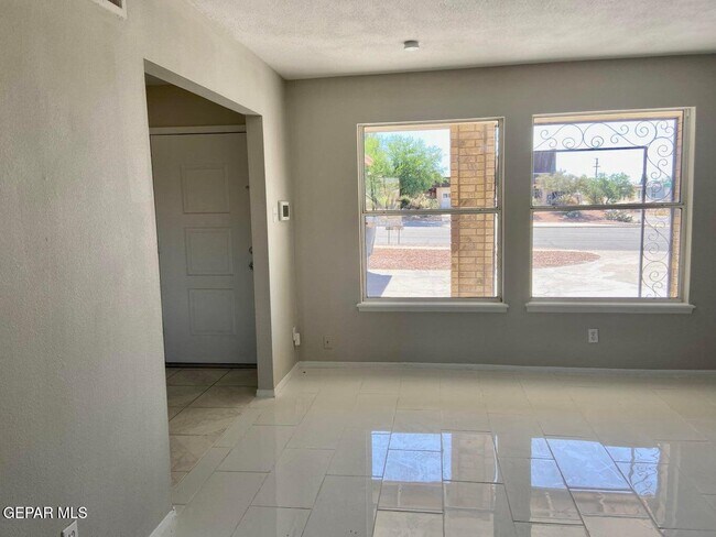 Building Photo - 6932 Escondido Dr