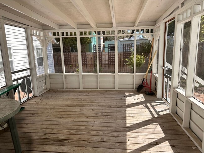 Building Photo - Historic Beauty in the Heart of Downtown F...
